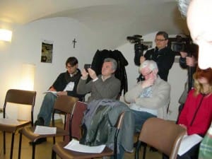 I giornalisti alla conferenza stampa del Vescovo
