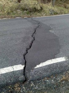 La carreggiata inizia a cedere