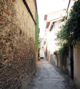 Vista di via Tomba a Pistoia, la via dei casini