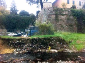 La Brana e i 'reperti' archeologici di plastica