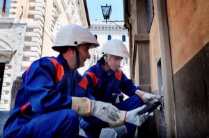 tecnici Enel in azione (foto di repertorio)