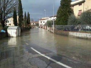 Via di Mezzo all'acqua