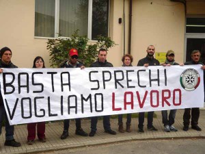 CasaPound al Centro per l'impiego di Pistoia