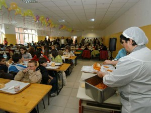 Mensa: troppo caro lo sporzionamento del cibo