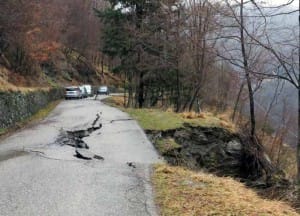 Frana sulla strada di Torri