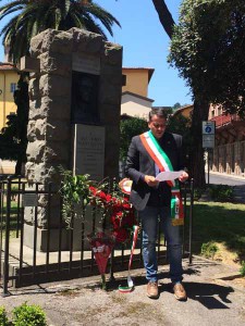 Giurlani legge un breve discorso