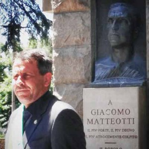 Oreste Giurlani al monumento di Matteotti