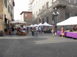 Mercatino di via Roma. 1