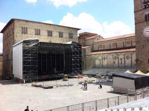 Ferite in piazza Duomo. 2