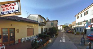 Arci (sinistra) e Comune (destra) in via Garibaldi