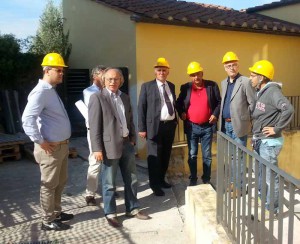 Roberto Abati con i tecnici e Aldo Morelli in visita alla struttura