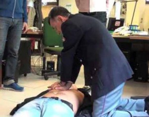 Simulazione di un massaggio cardiaco