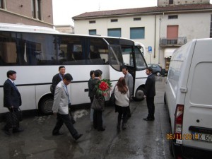 La delegazione cinese lascia la sala consiliare dopo la stipula del protocollo commerciale segreto